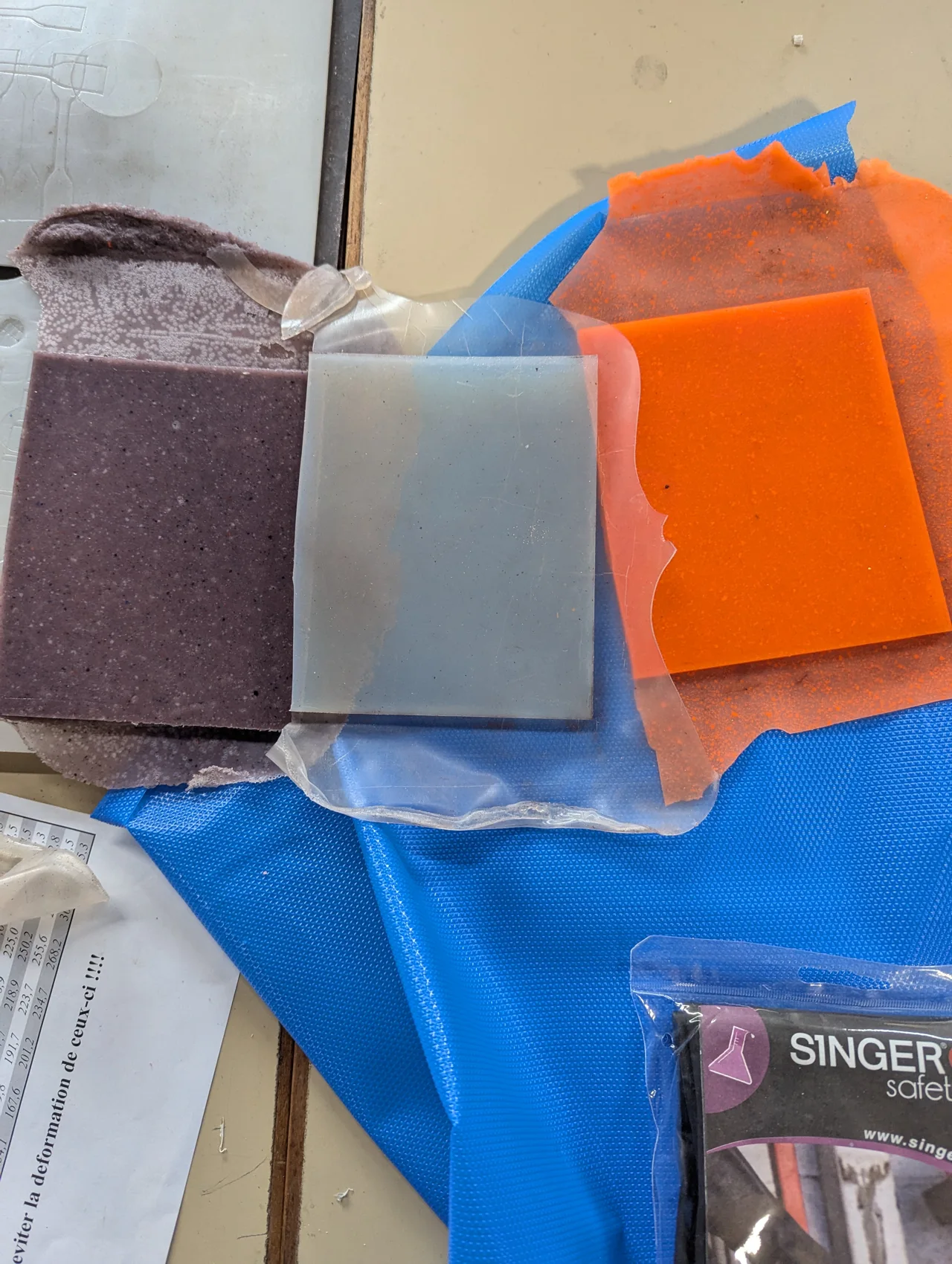 Plaques réelles obtenues lors d’essais de réincorporation de silicone